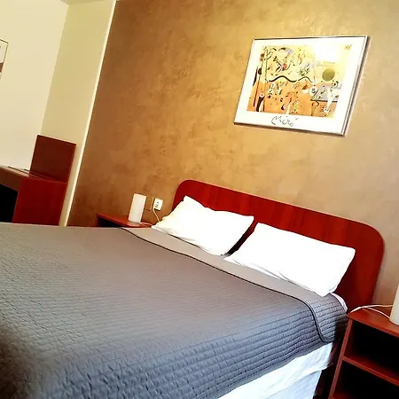 Mic 3* Bukarest