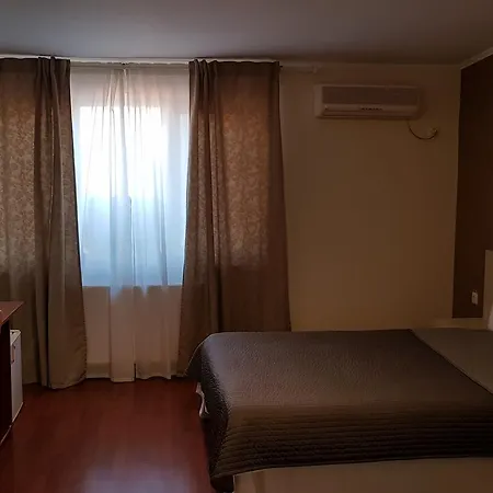 Готель Mic